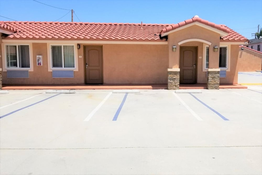 Diamond Bell Inn & Suites - photo 31