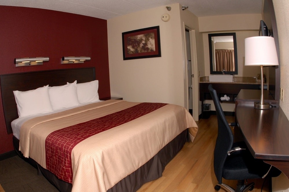 Red Roof Inn PLUS Philadelphia Airport - photo 20