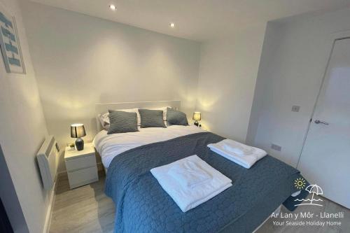 Ar Lan Y Mor Stunning 2 bed coastal apartment — Llanelli — photo 2