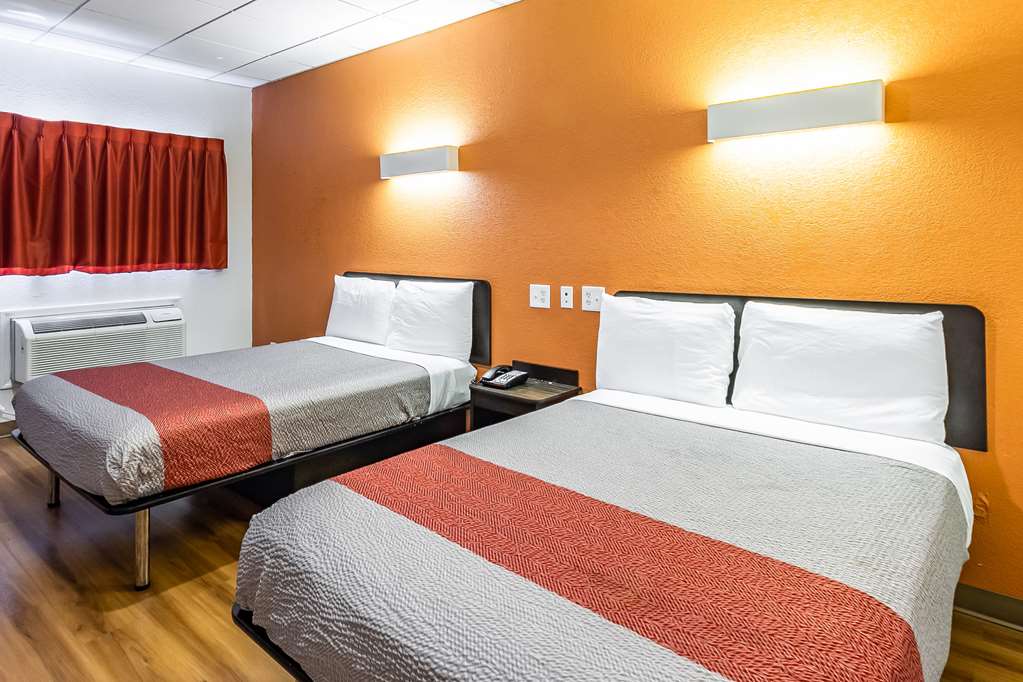 Motel 6 Elizabeth NJ Newark Liberty Intl Airport - photo 13