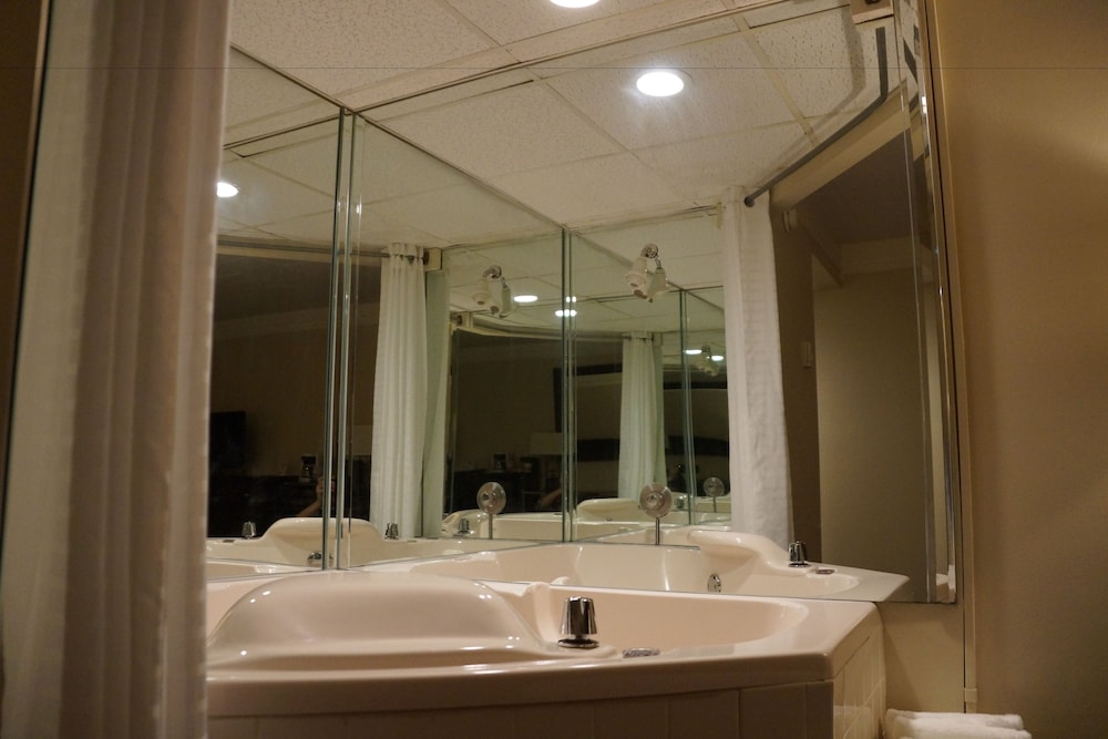 Ramada Conference Center Altoona - photo 26