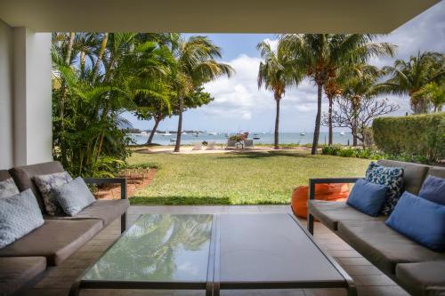 Appartement 3 chambres pied dans l'eau avec plage et grande piscine — 4-Star Luxury Hotel in Grande Riviere Noire, Mauritius