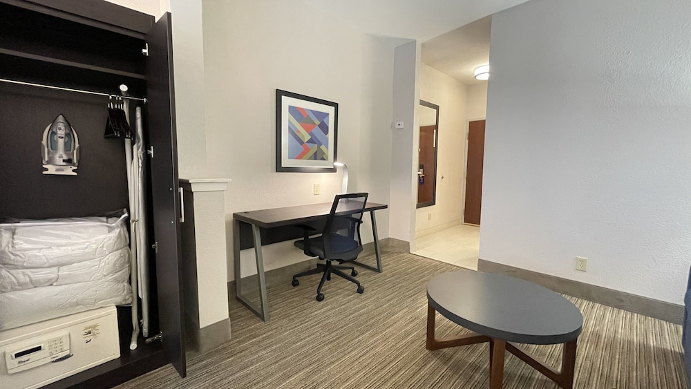 Holiday Inn Express Hotel & Suites Decatur by IHG - photo 19