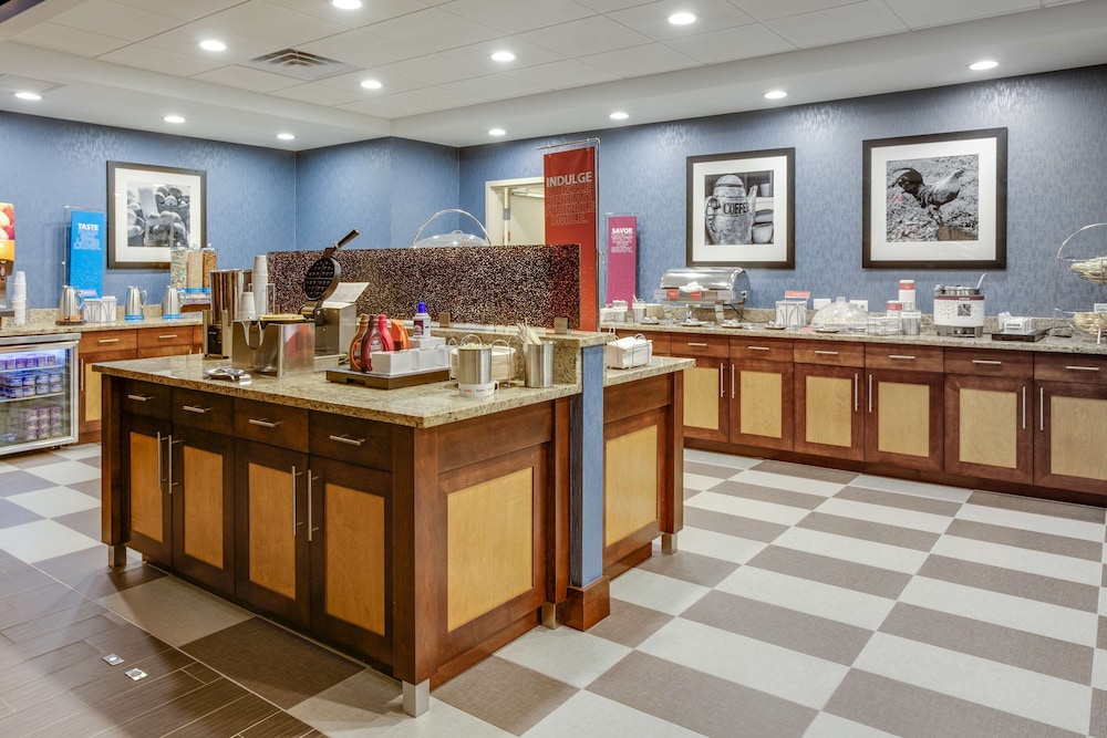 Hampton Inn & Suites Philadelphia Bensalem - photo 25