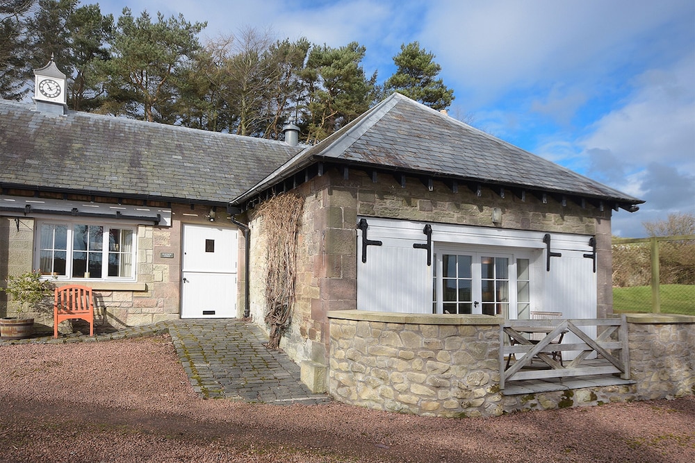 Harness Lodge — 4-Star Luxury Hotel in Seahouses, United Kingdom