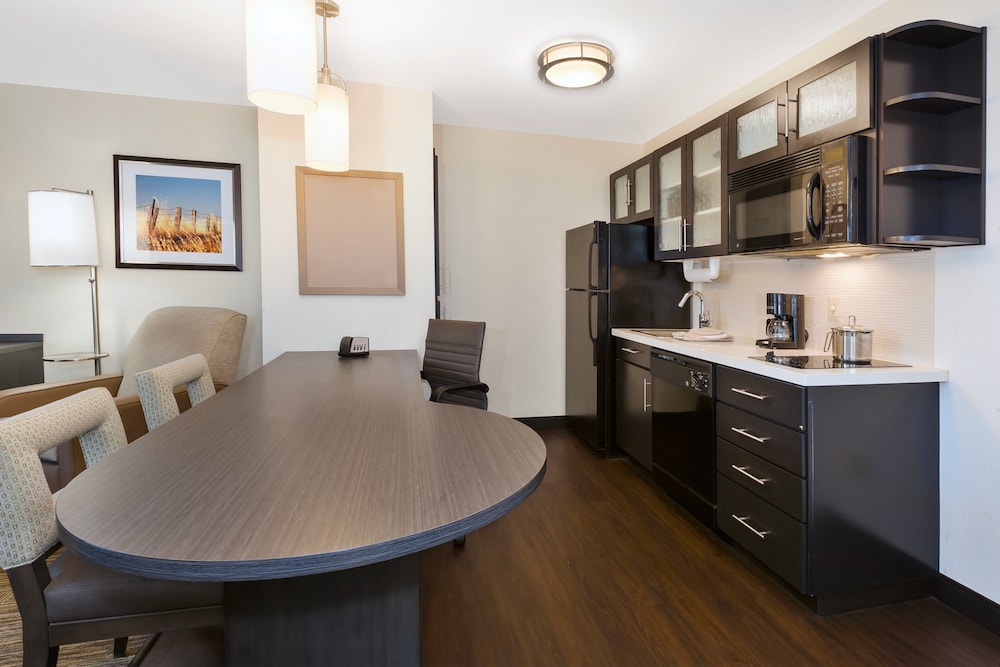 Candlewood Suites Polaris by IHG - photo 12