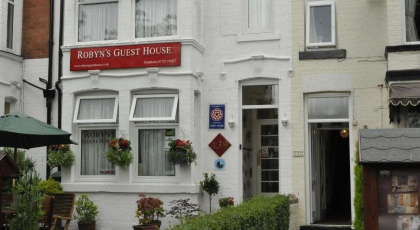 Robyns Guest House — 4-Star Luxury Hotel in Scarborough, United Kingdom