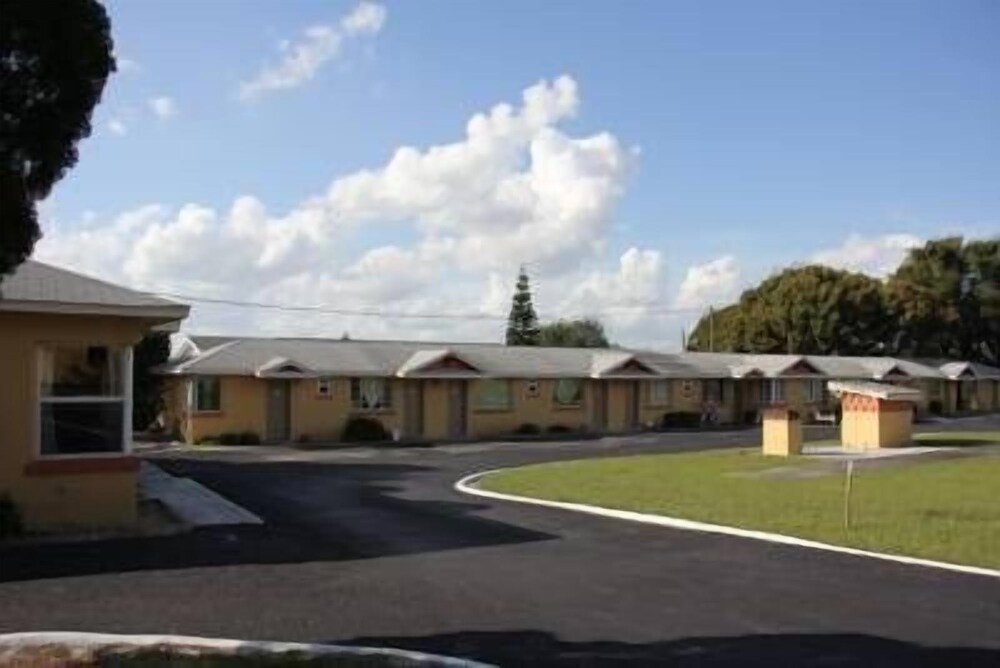 Prince of Wales Motel - photo 23