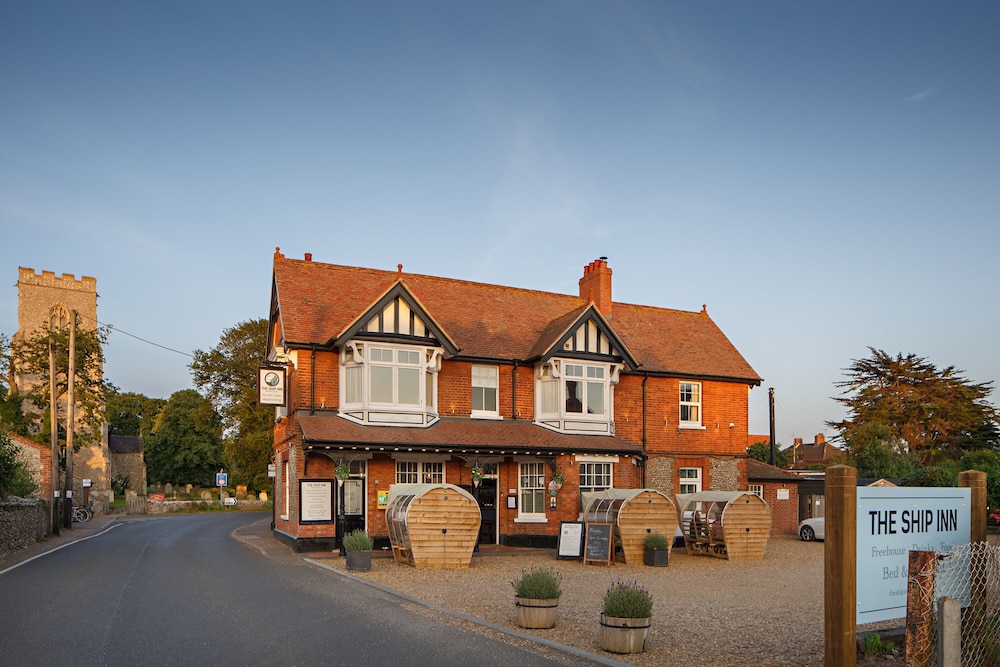 The Ship Inn — 4-Star Luxury Hotel in Holt, United Kingdom