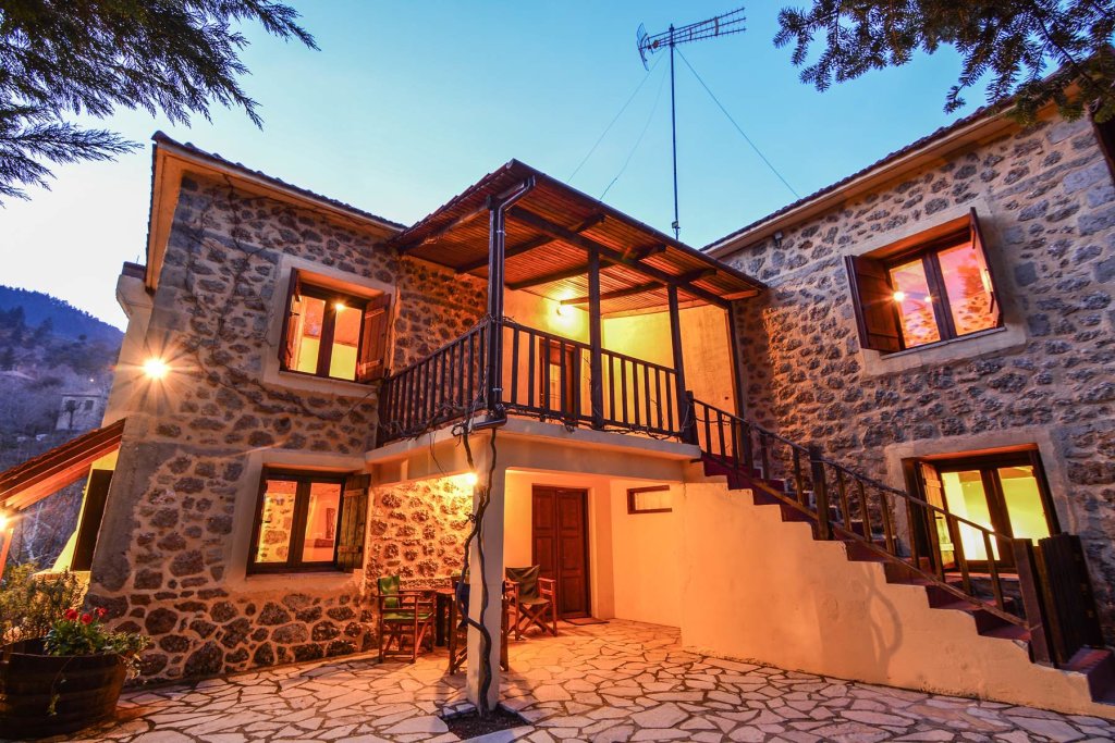 Εν Αρχή En Arhi in Trikala, Greece