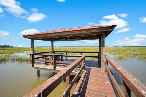 Lowcountry Charm with Private Dock Overlooking Beaufort River in Beaufort, United States