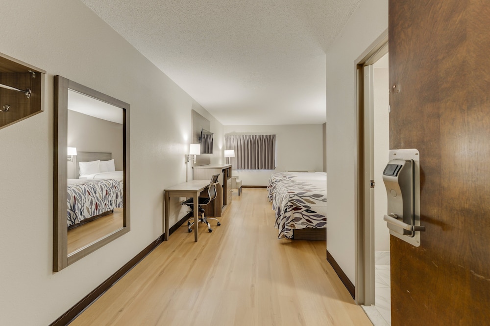 Red Roof Inn & Suites Newport Middletown RI - photo 25