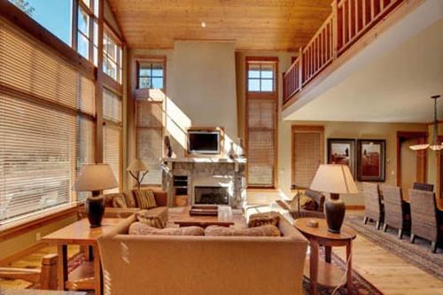 Gold Rush Trail 12560 by East West Hospitality in Truckee, United States