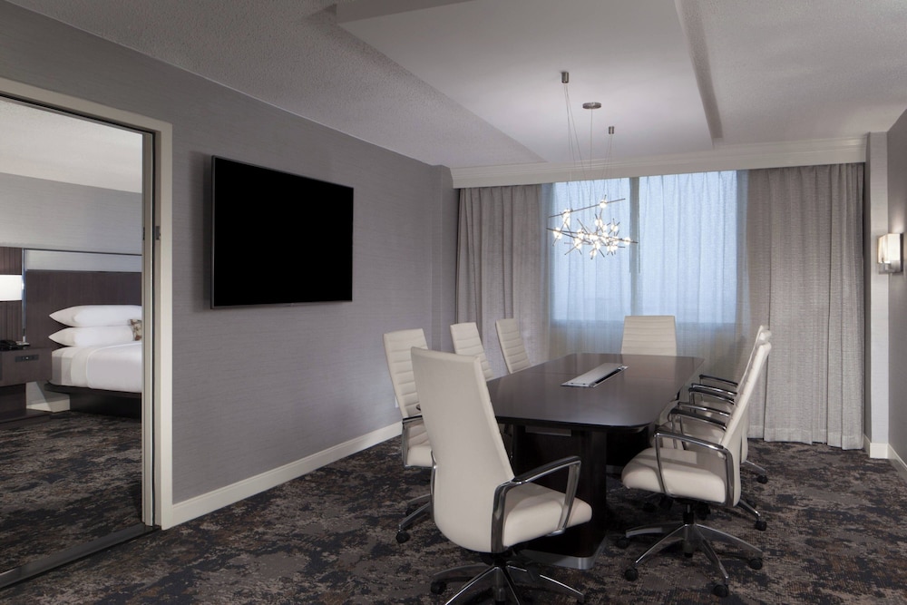 Dallas Fort Worth Airport Marriott - photo 18