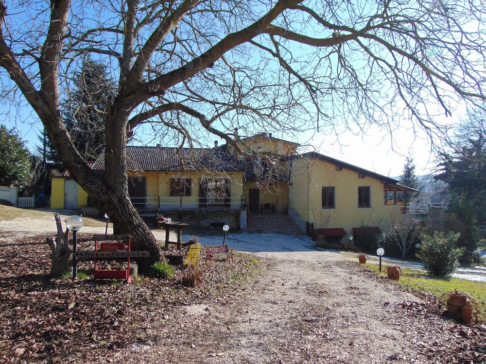 B&B La Grotta — 4-Star Luxury Hotel in Castel Giorgio, Italy