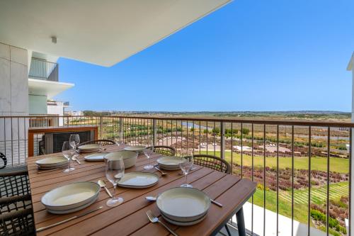 Cond Bayline Ostra Spa Gym Beach Pool By Bedzy — 4-Star Luxury Hotel in Armacao De Pera, Portugal