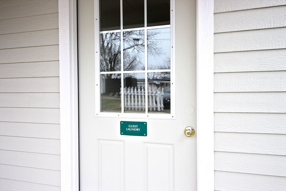 Peach Tree Inn & Suites - photo 54