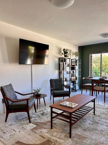 Kalk Bay Secure Seaside Apartment with Pool