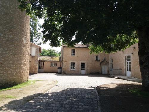 Chateau d'ayron - carbon neutral hotel in Ayron