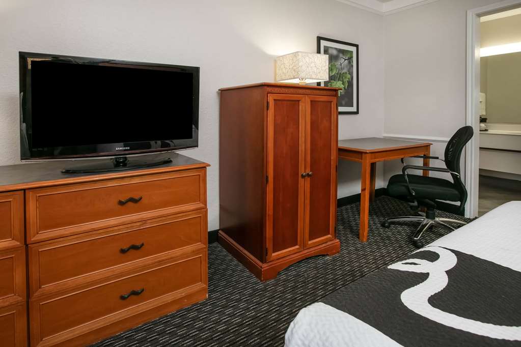 La Quinta Inn by Wyndham Dallas Uptown - photo 39