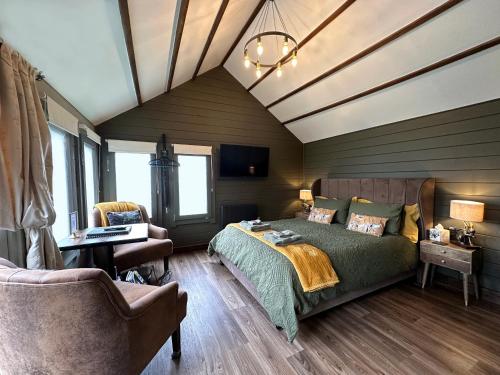 The Cabin Near Stansted Airport — 4-Star Luxury Hotel in Little Hallingbury, United Kingdom