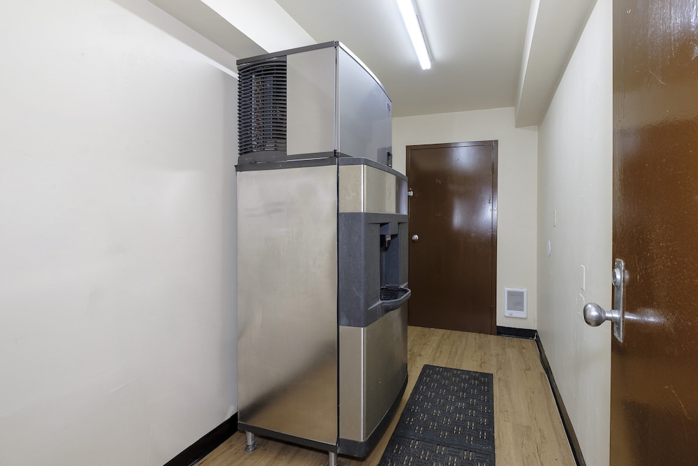 Red Roof Inn Edgewood - photo 22