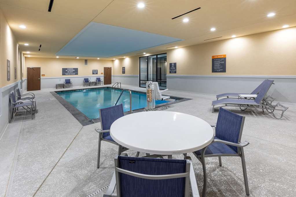 La Quinta Inn & Suites by Wyndham Dallas Frisco Stadium - photo 7
