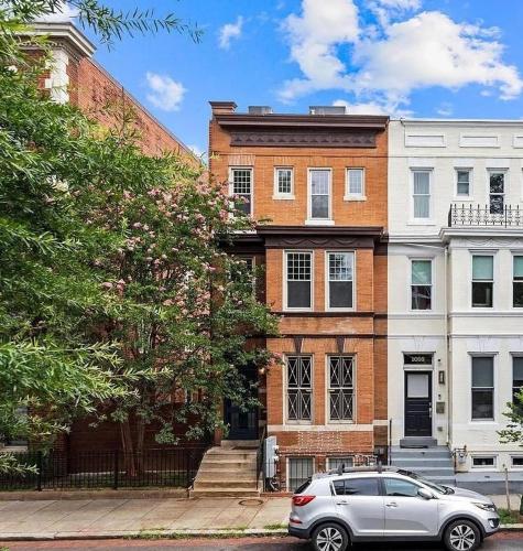 Spacious US Capitol 3BR Apartment with Free Parking — 4-Star Luxury Hotel in Washington, United States
