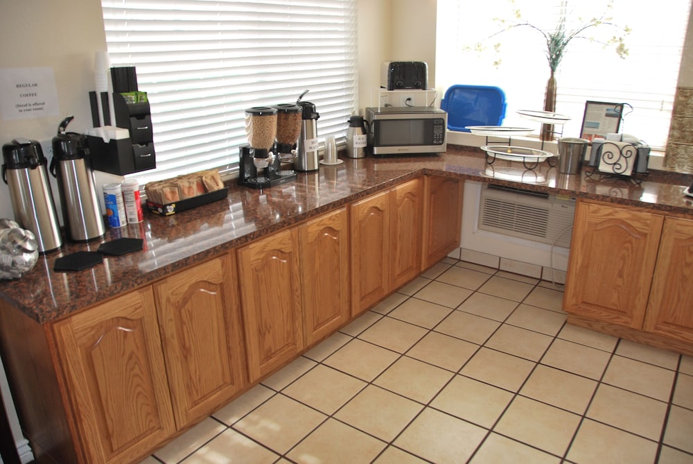 National 9 Nephi 9 Inn - photo 2