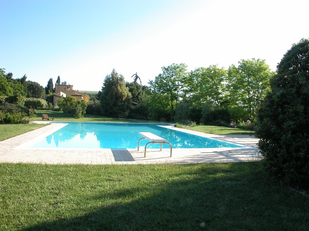 Agriturismo le Magnolie — 4-Star Luxury Hotel in Loreto Aprutino, Italy