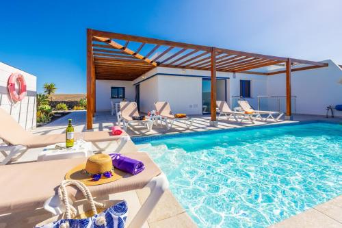 Villa Beyond — 4-Star Luxury Hotel in Playa Blanca, Spain
