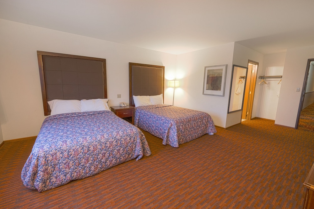 Harlan Inn and Suites - photo 22