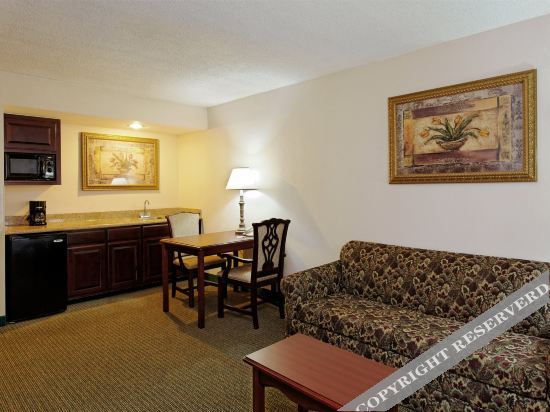 Express & Suites Huntsville University Drive - featured photo