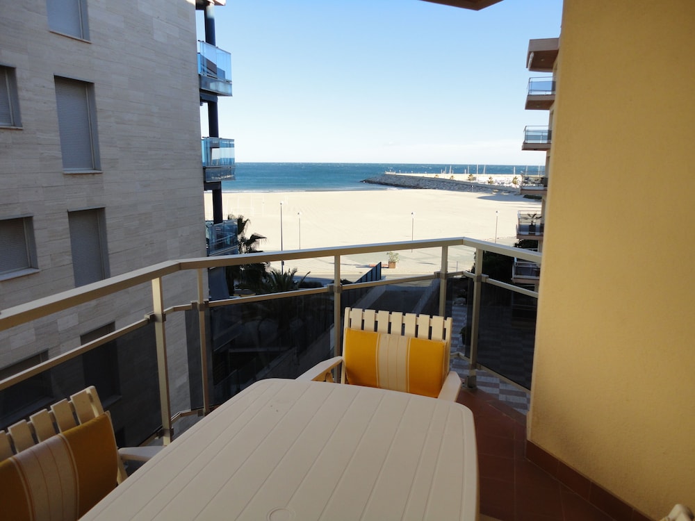 Monteixo 3 3 - carbon neutral hotel in Torredembarra