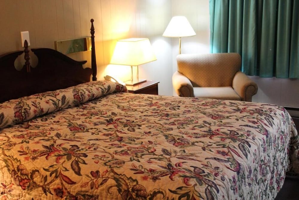 Colonial Inn Franklin - photo 11