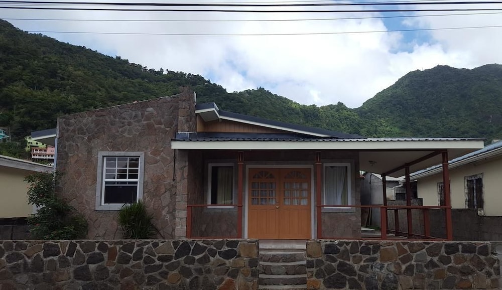Suenos - carbon neutral hotel in Soufriere