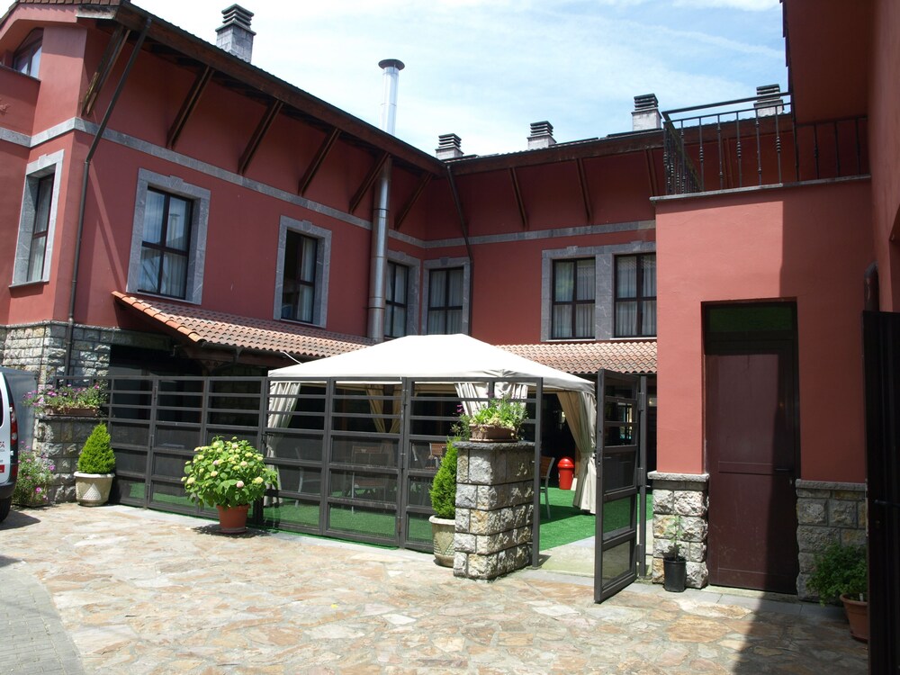 Hotel Apartamentos Peña Santa in Cangas De Onis, Spain