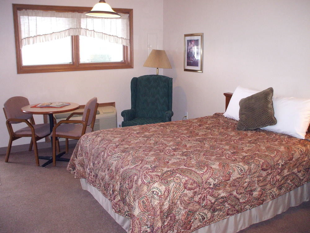 The Plaza Motel - photo 13