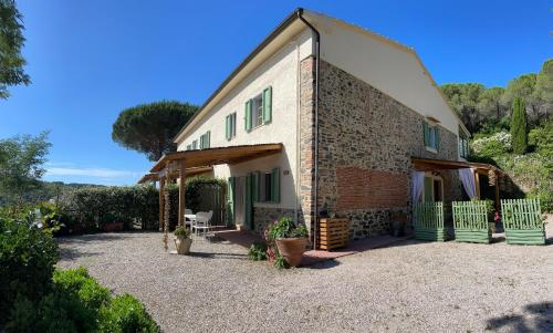 Agriturismo Le Catre — 4-Star Luxury Hotel in Castagneto Carducci, Italy