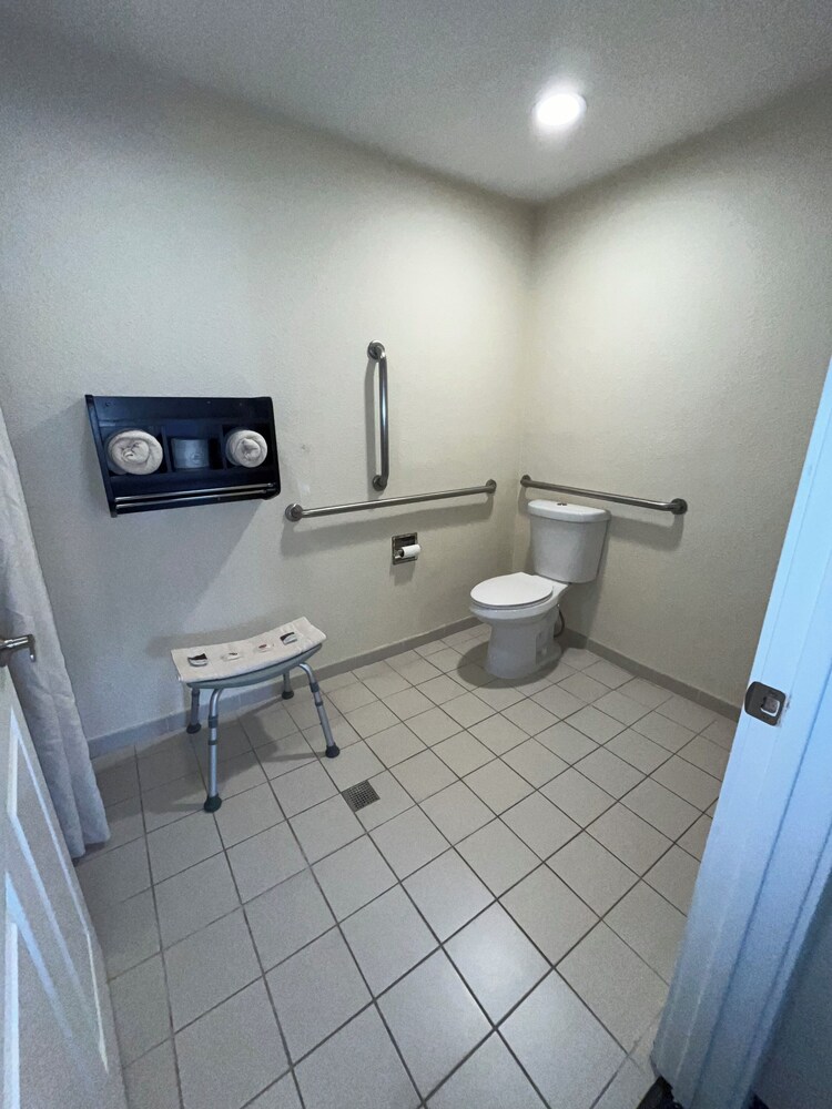 Oregon Trail Inn and Suites - photo 19