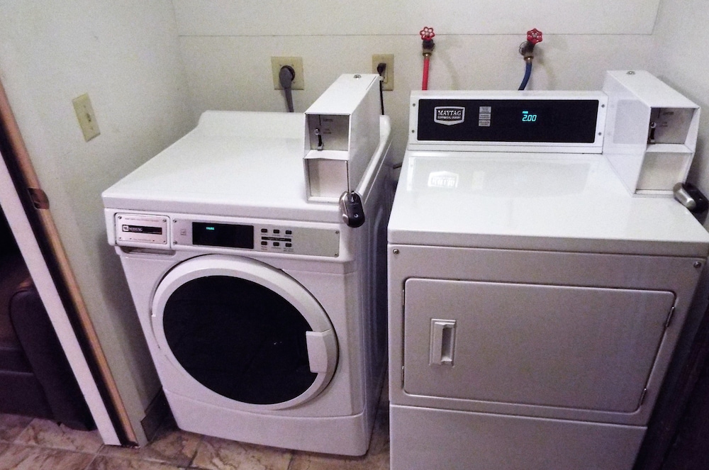 Super 8 by Wyndham Casper East Evansville - photo 36