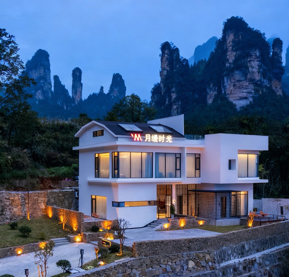 Panorama Peaks Lodge — 4-Star Luxury Hotel in Zhangjiajie, People's Republic of China