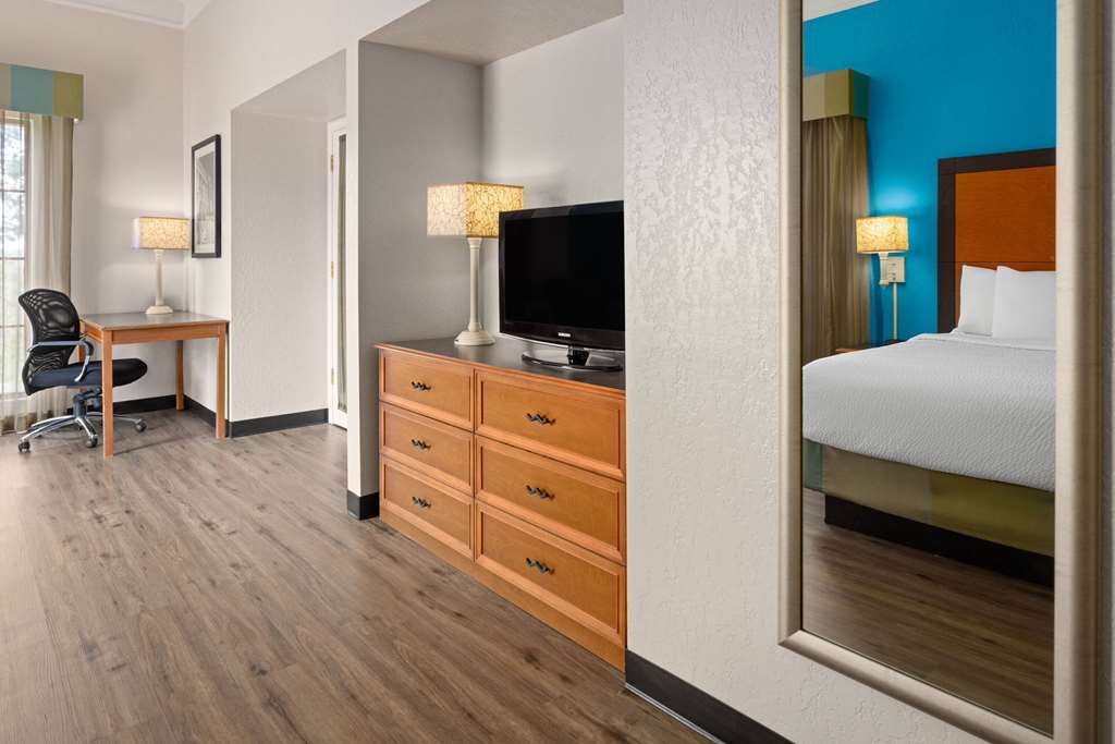 La Quinta Inn by Wyndham Pittsburgh Airport - photo 41