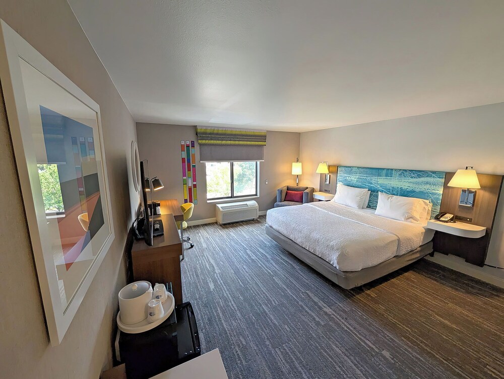 Hampton Inn & Suites Tacoma - photo 18