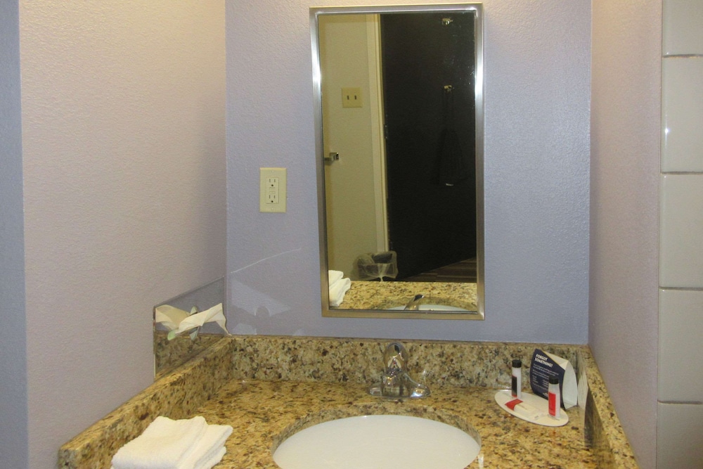 Quality Inn & Suites Caldwell I 77 - photo 10