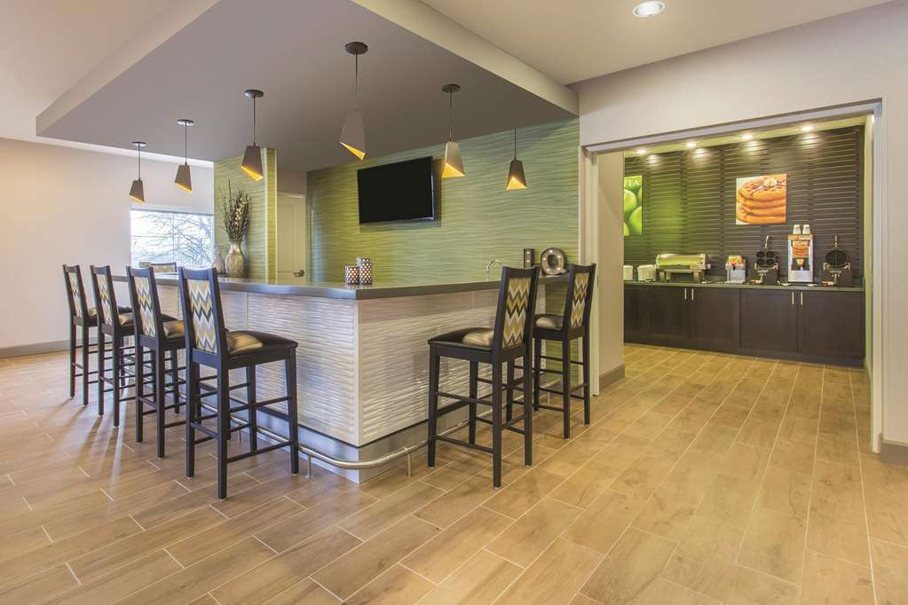 La Quinta Inn & Suites by Wyndham Tumwater Olympia - photo 37