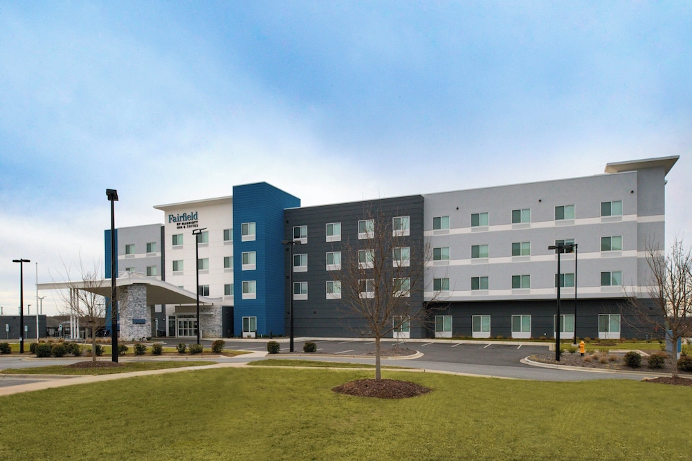 Fairfield Inn & Suites by Marriott Charlotte University Research Park in Charlotte, United States