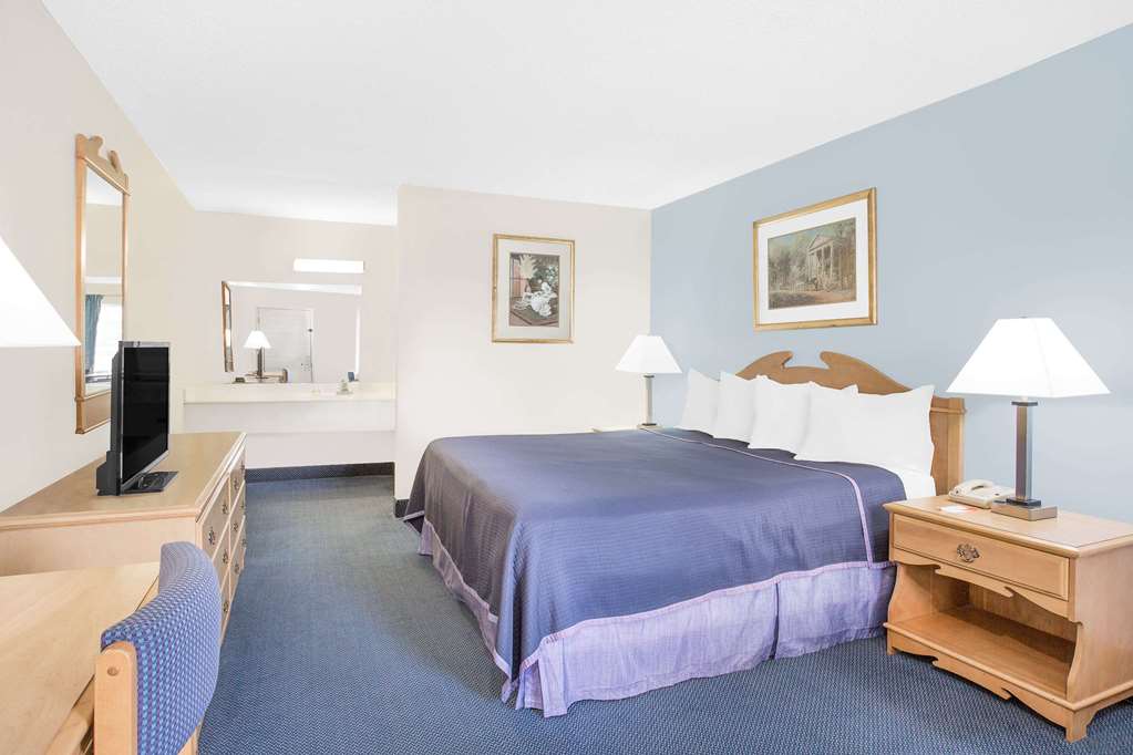 Howard Johnson by Wyndham Staunton - photo 13