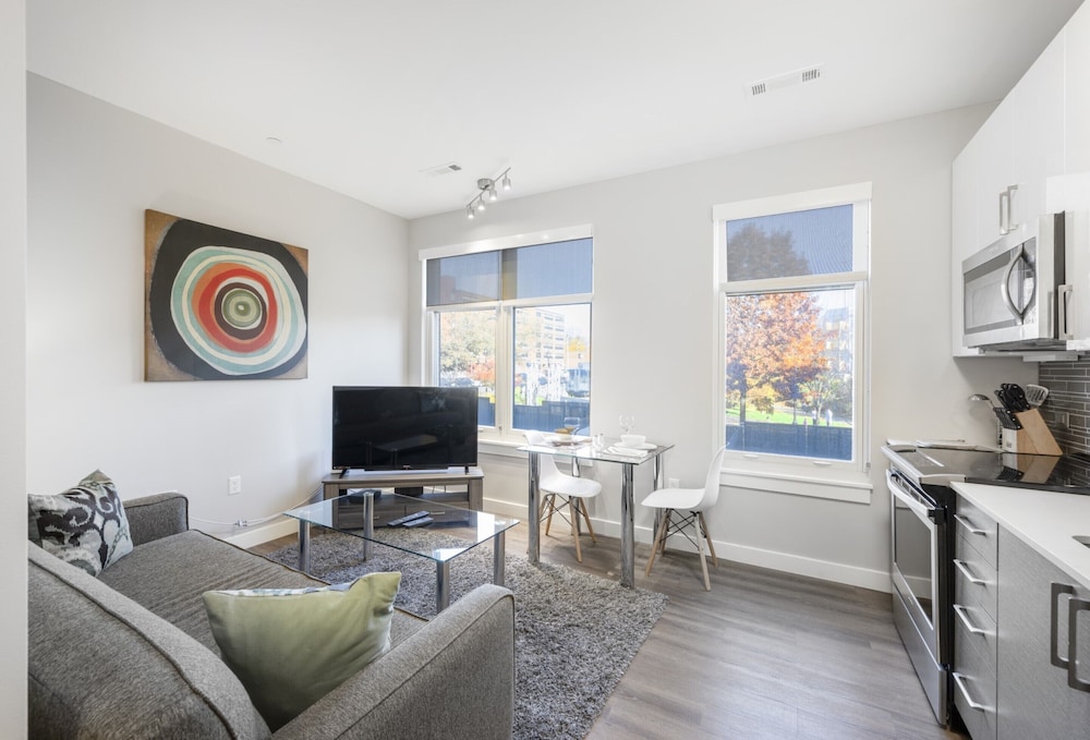 Global Luxury Suites East Boston - photo 12