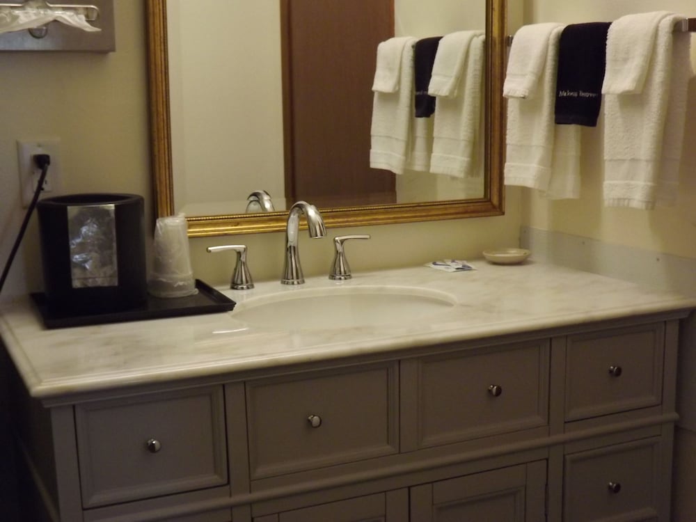 Crest Country Inn - photo 17
